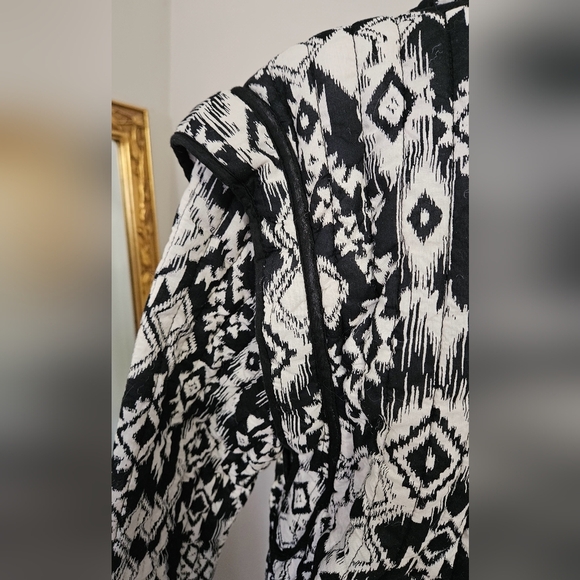 SAVIDA Black/white quilted Printed open front blazer. Size XXS - Picture 12 of 16